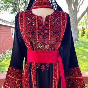 Embroidered Black and Red Dress
ثوب فلسطيني